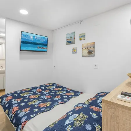 Gorgeous In With Kitchen Rogoznica (Sibenik-Knin)