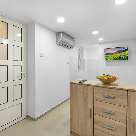 Apartment Gorgeous In With Kitchen